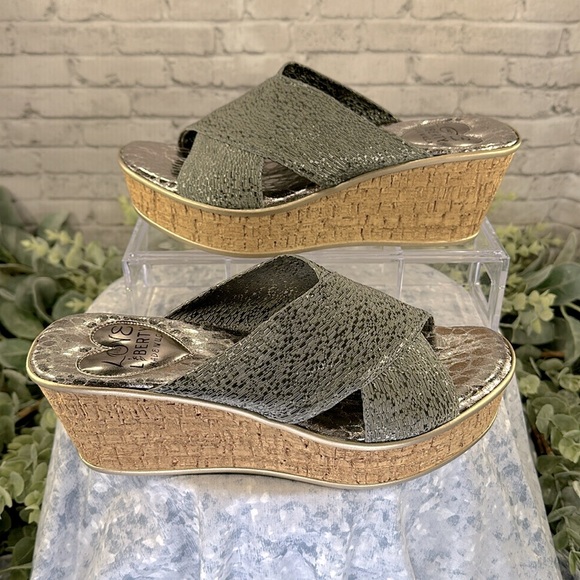 Love & Liberty Pewter Metallic Cross-Band Faux Cork Wedge Sandals WMS 9M🩶NWOT - Picture 4 of 12